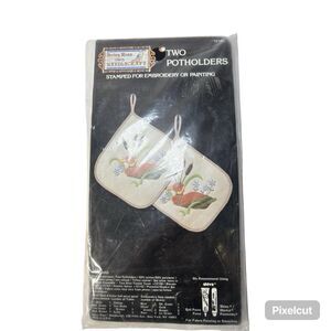Betsy Ross Needlecraft Two Potholders Mallard Stamped Embroidery Painting Kit